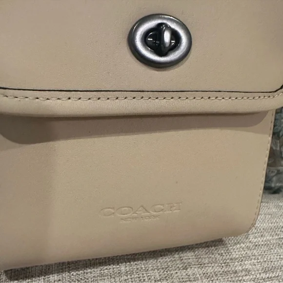 NWOT COACH Cream Turn Lock Sling Bag